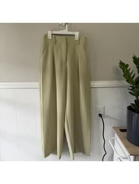 Veronika Maine Crepe Wide Leg Pants in Pistachio Size 8 Elevated Trousers